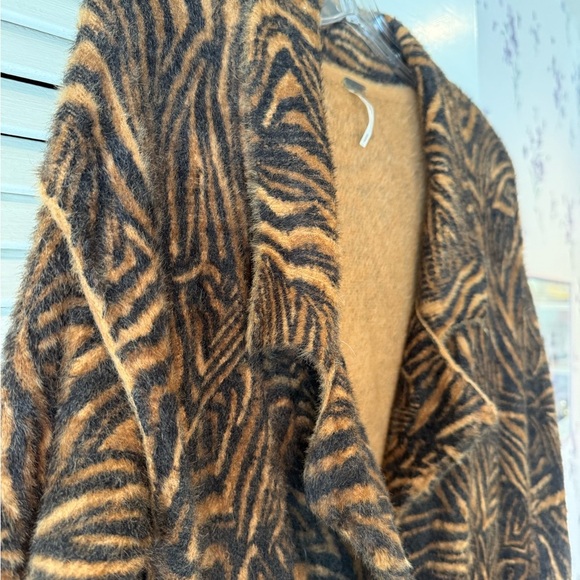 Free People Animal Print Long Cardigan with Collar and Buttons Size Small - Picture 4 of 9